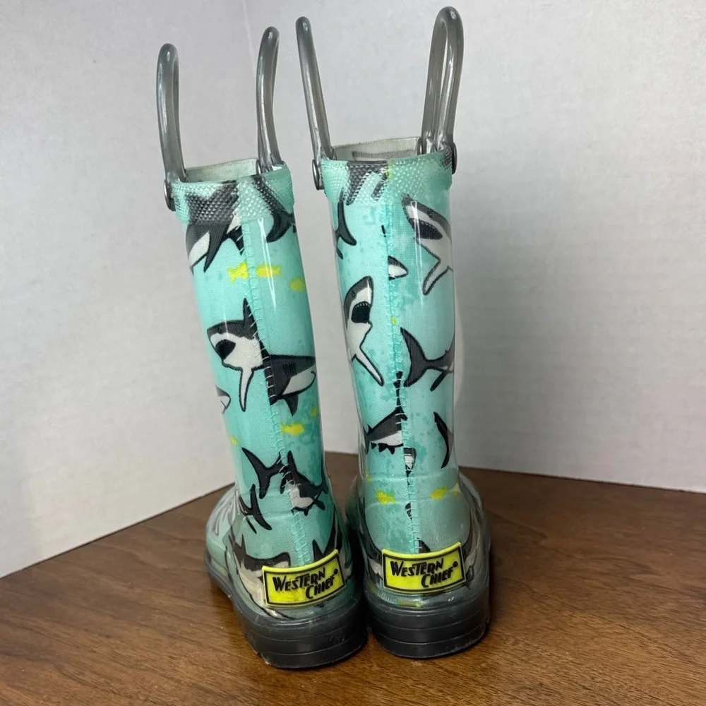 EUC Western Chief Light-up Kids Toddlers Chiller Shark Pull-on Rain Boots, sz 7